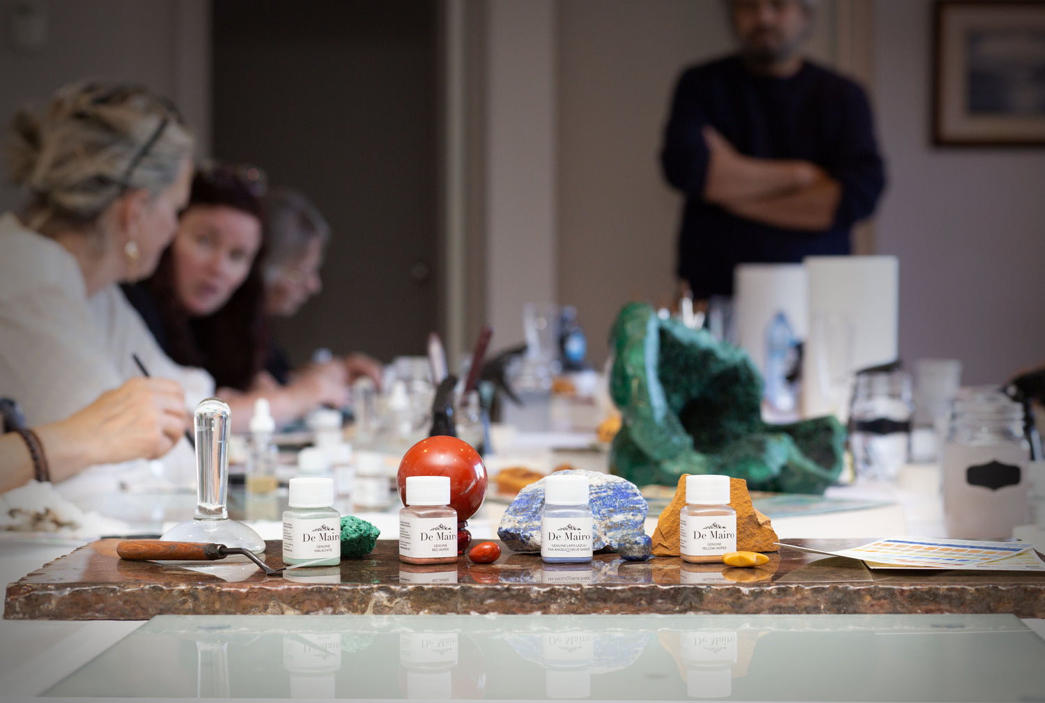 De Mairo Studio carrying lapis lazuli pigments and artist paints
