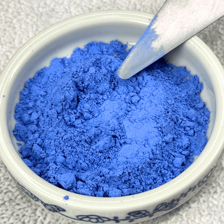 Close-up of fine Fra Angelico lapis lazuli blue pigment pigment with a palette knife