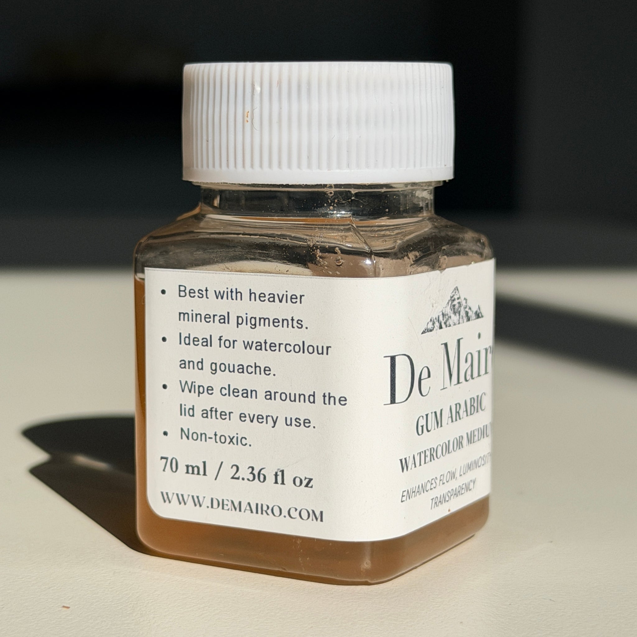 Back label of the De Mairo 70 ml gum arabic watercolour medium with usage notes