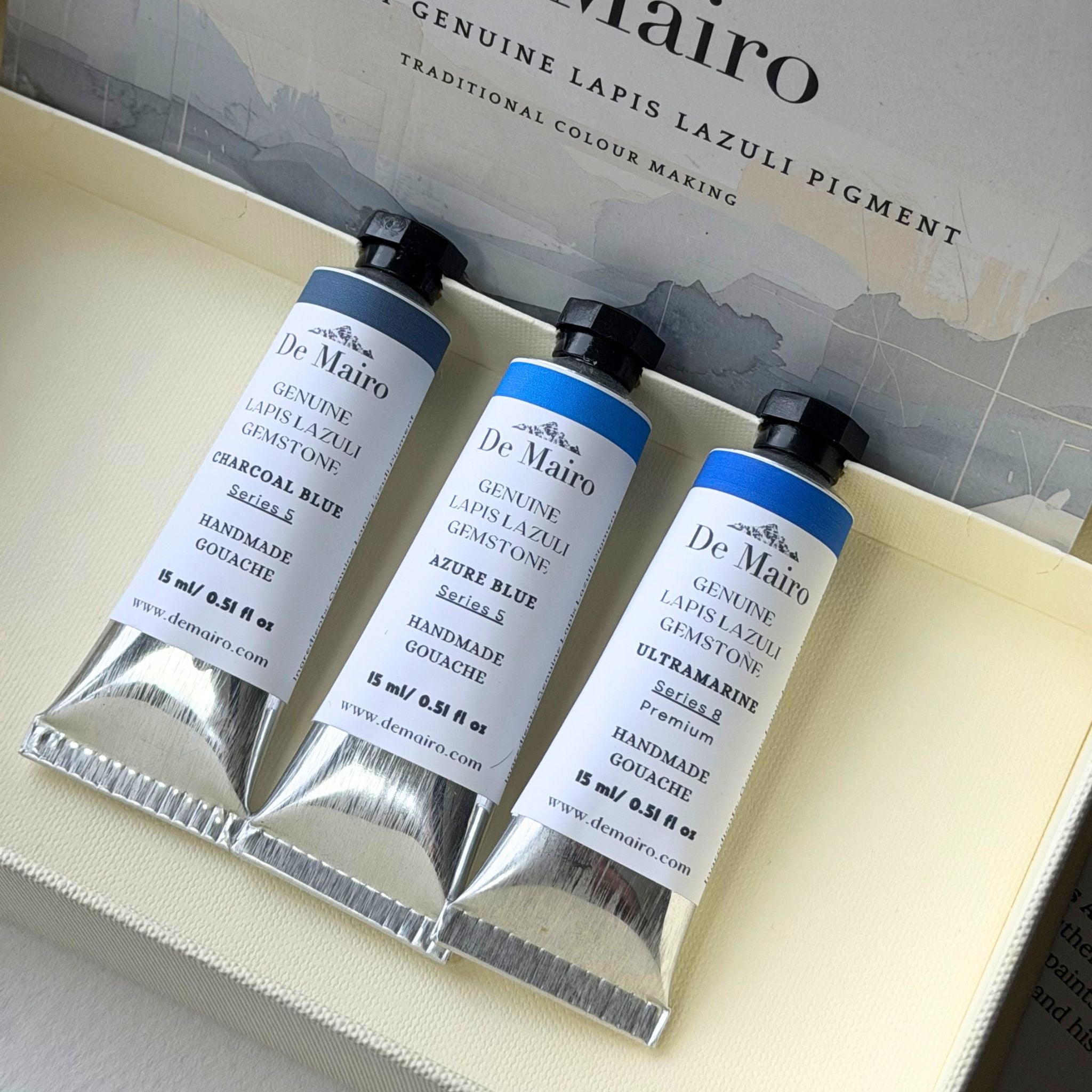 De Mairo Lapis Lazuli Gouache Set – Ultramarine, Azure & Charcoal Blue (15ml × 3) - De Mairo Ltd