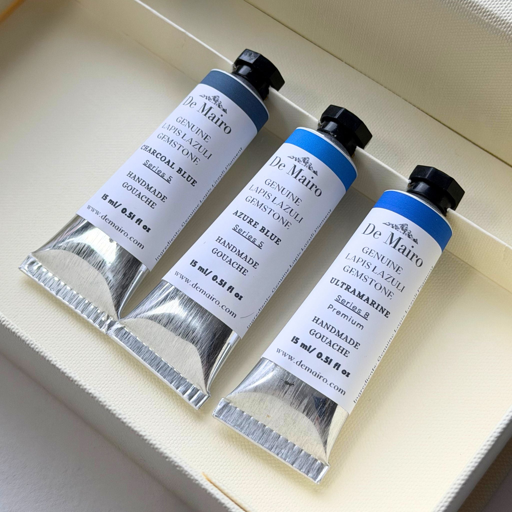 De Mairo Lapis Lazuli Gouache Set – Ultramarine, Azure & Charcoal Blue (15ml × 3) - De Mairo Ltd
